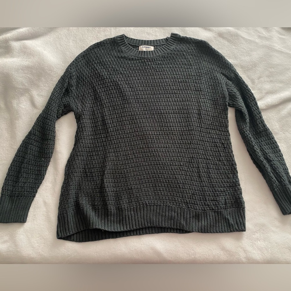 Old navy women’s tunic sweater. Color dark green. Size L